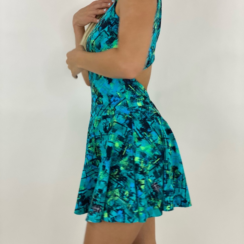 Athletic Dress - Picture 4 of 4